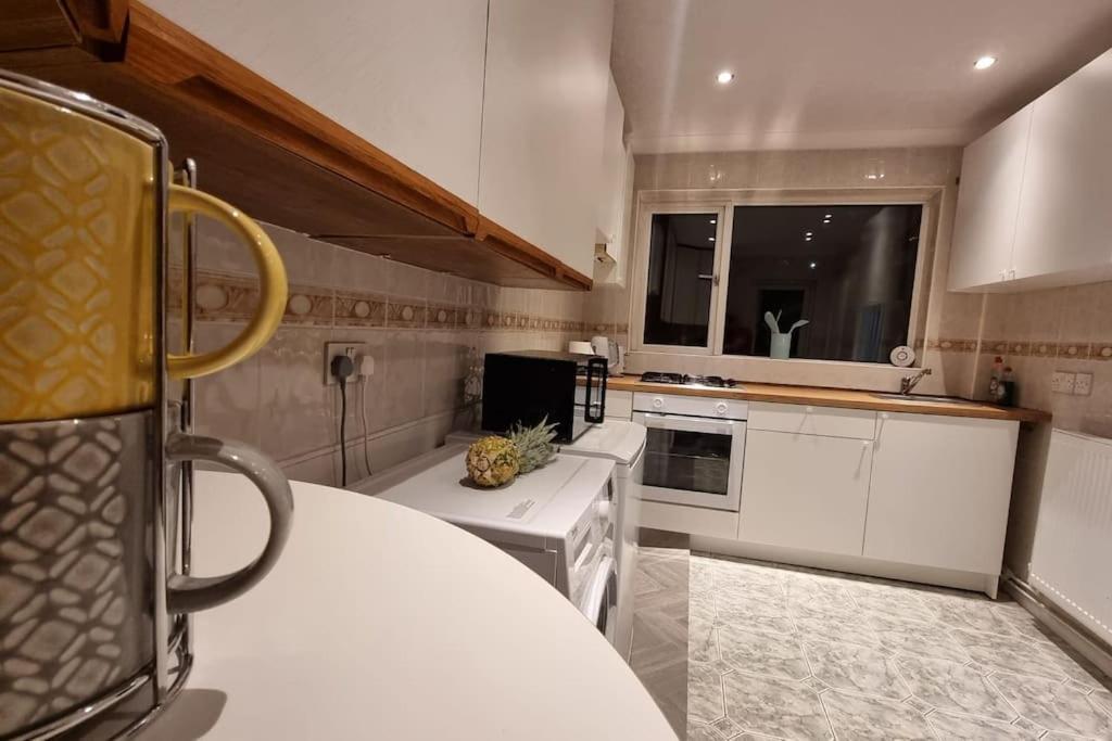 Spacious 2 Bed Bungalow Enfield Εξωτερικό φωτογραφία