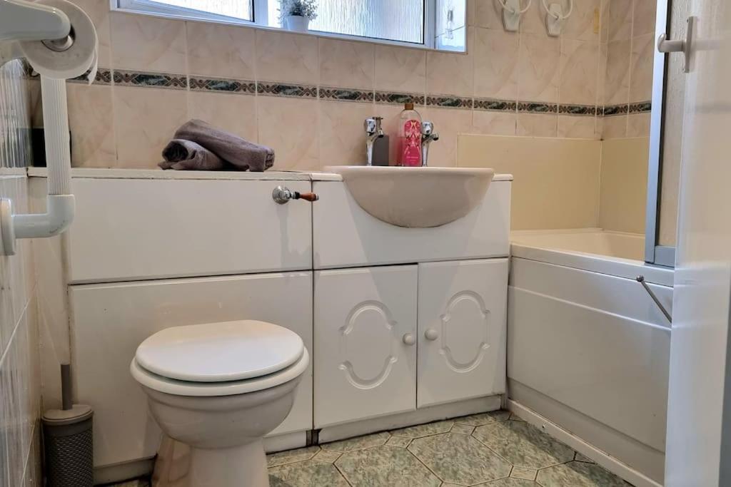 Spacious 2 Bed Bungalow Enfield Εξωτερικό φωτογραφία