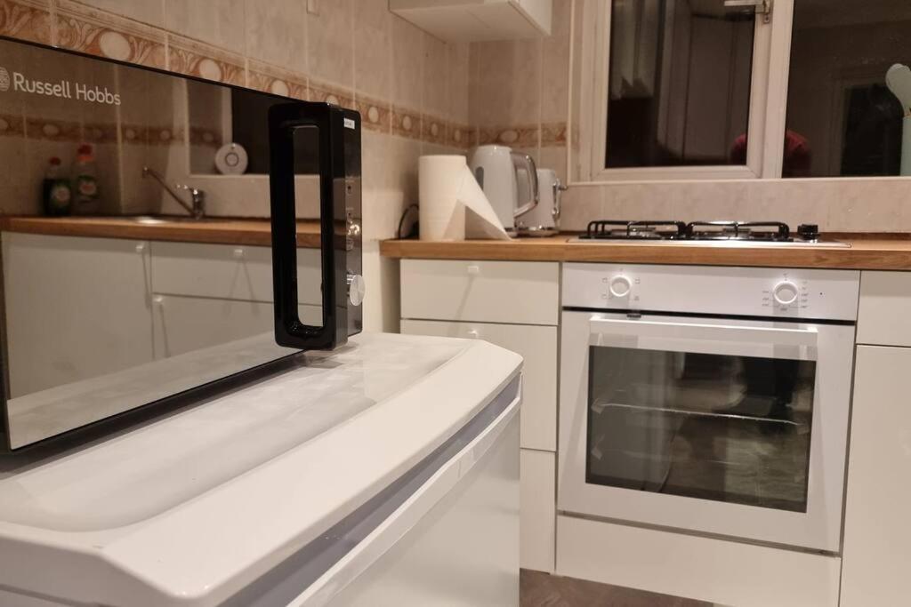 Spacious 2 Bed Bungalow Enfield Εξωτερικό φωτογραφία